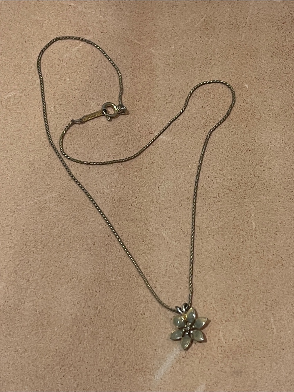 Delicate Silver Flower Pendant Necklace - Unbranded
